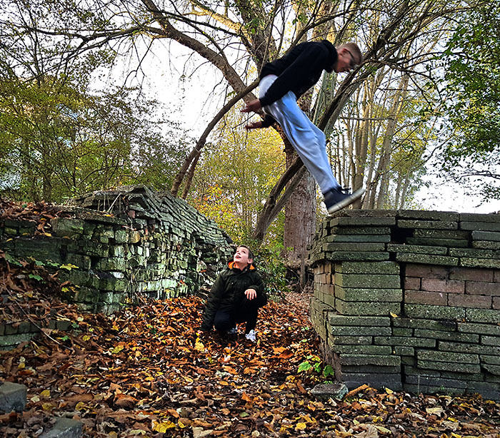 Kinderen spelen in de Le Roy-tuin