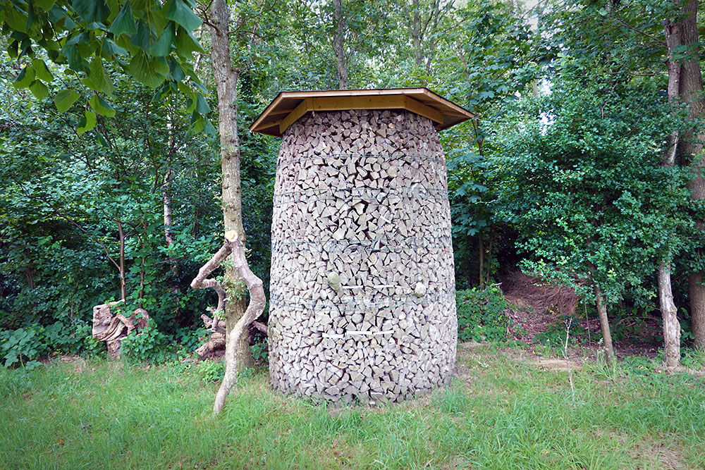 gestapelde blokken houte bouke boskje