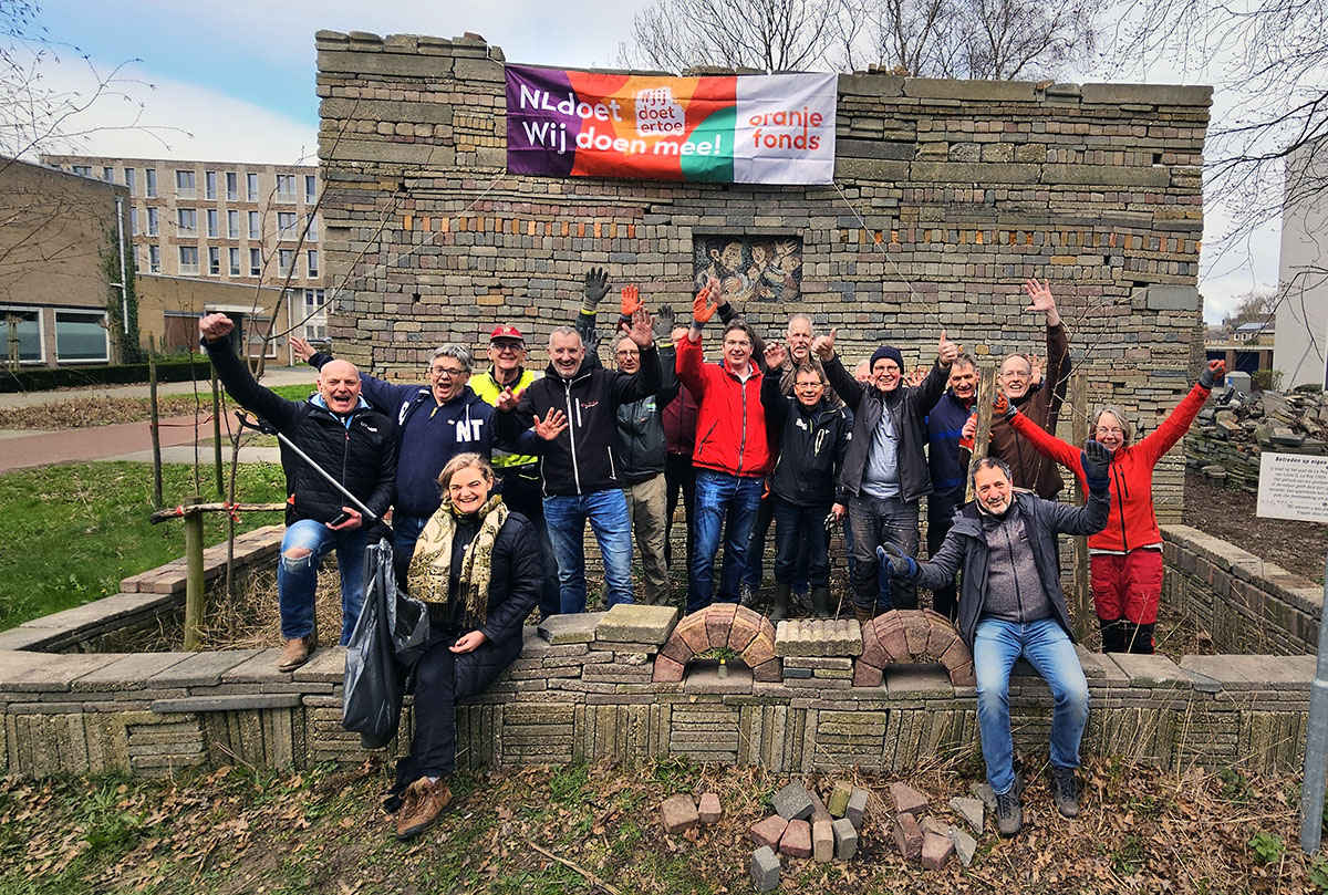 De deelnemers aan NL-Doet dag in 2024. (foto: Peter Wouda)