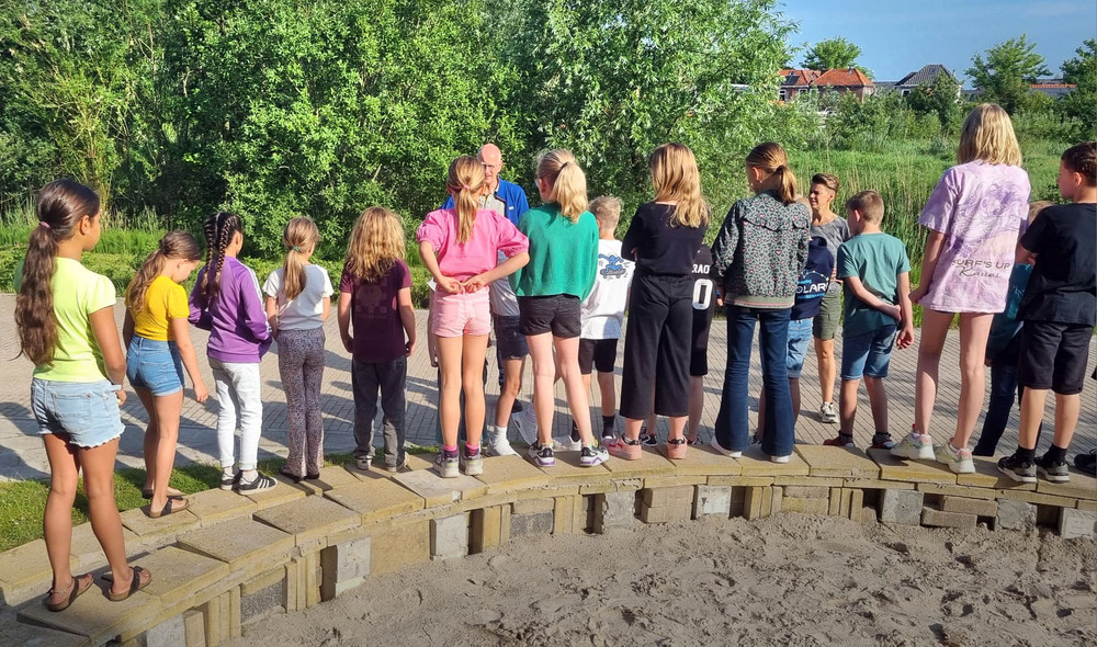 obs akkrum les bij gestapelde tegels van peter wouda