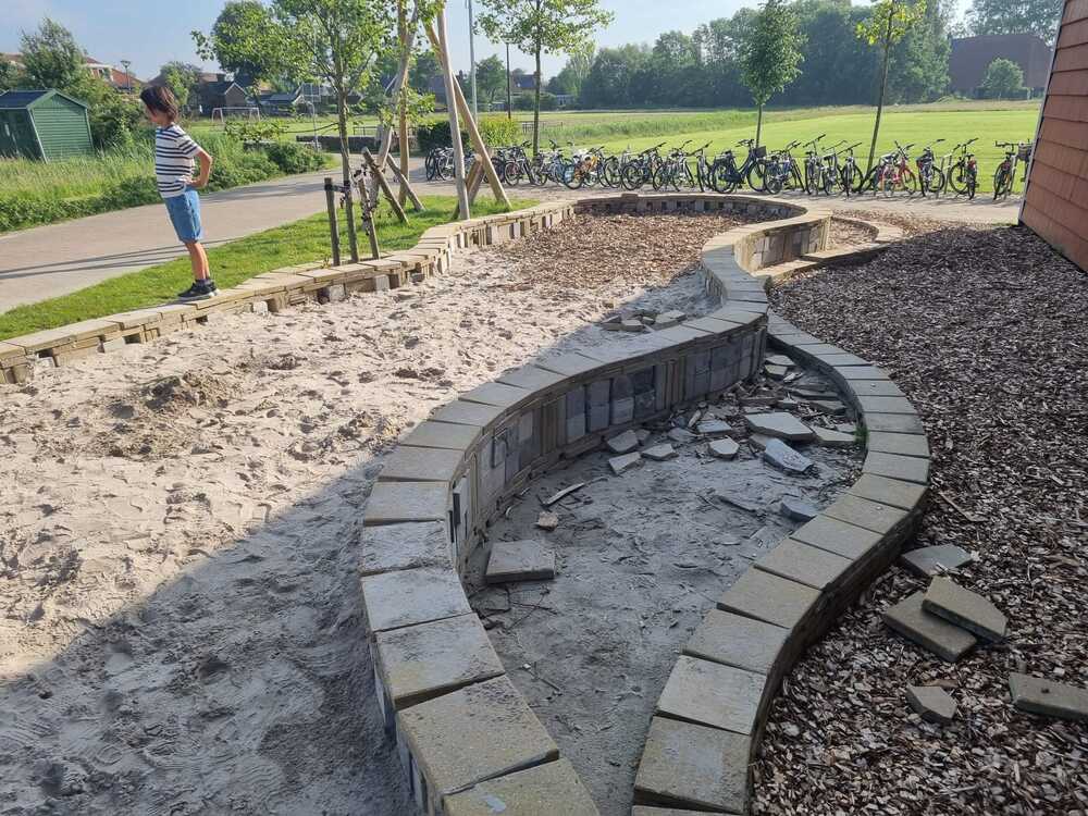 obs akkrum tegels scoolplein gestapeld