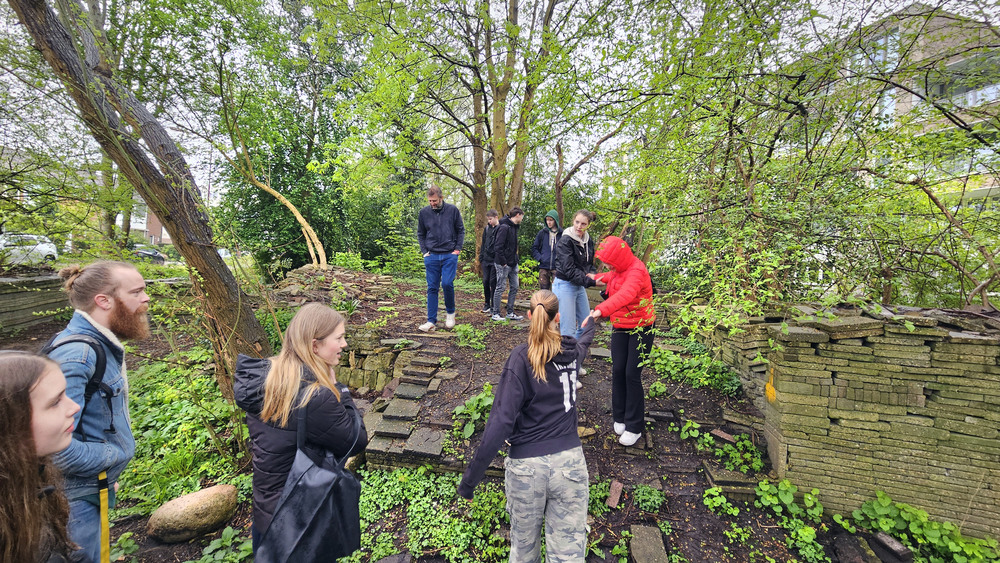 Examenkandidaten OSG Singelland VHS bezoeken Le Roy tuin. (foto: Peter Wouda)